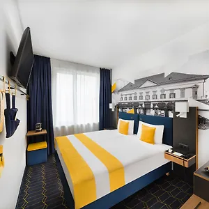 Hotell D8, Budapest