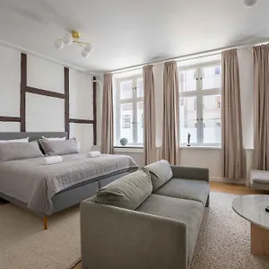 https://170sqm-apt-50m-to-main-street-metro-canals.copenhagenhotelselect.com