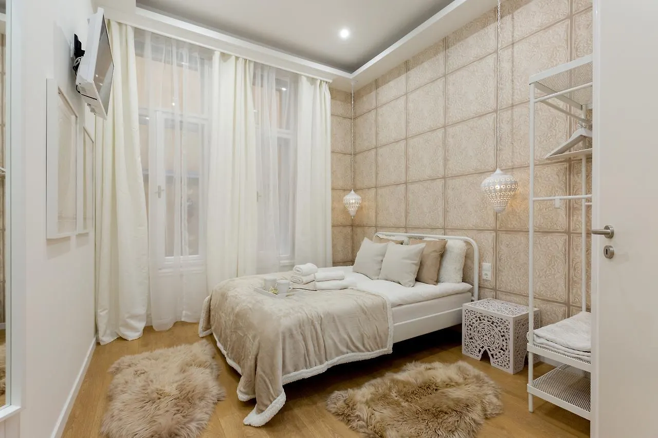 Budapest Holidays Harmony Apartment